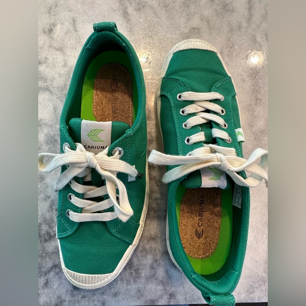Cariuma Kelly Green Sneakers Sz 9